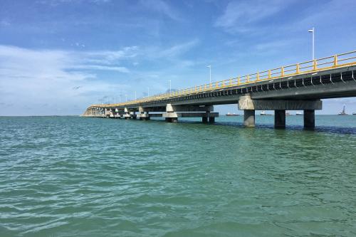 Rehabilitación de pilotes marinos de hormigón en puente "El Zacatal"