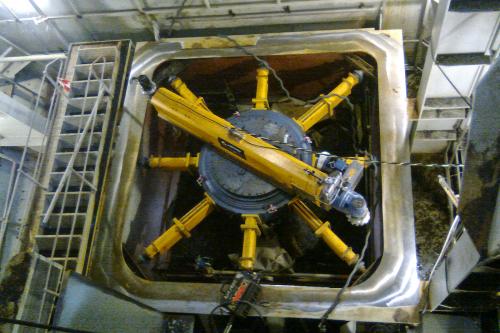 Montaje, alineación y fijación de dos hélices retractiles en el buque C/333 “Pipe layer & mining Vessel” buque Minero e instalador de tubos el fondo marino, “Simón Stevin”