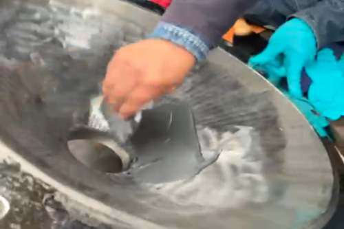 Reparación de embudo de molino en Empresa Agrícola de Fertilizantes