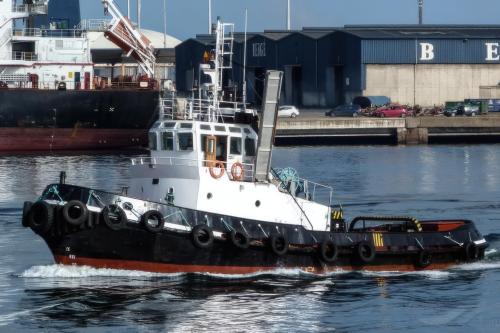 Re‑motorización del remolcador de puerto Alai